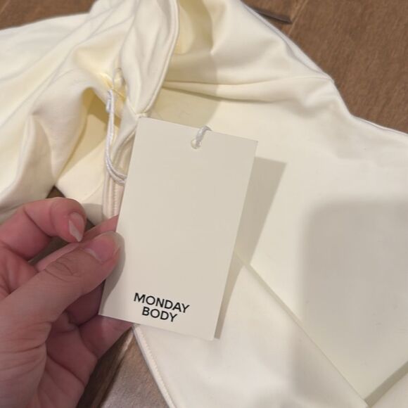 NWT Monday Body Runyon Canyon Bolero - Ivory - Picture 4 of 5